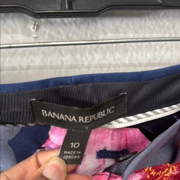 Rare floral Avery Banana Republic Floral Pants in Navy Pink cropped with pockets - Picture 3 of 10